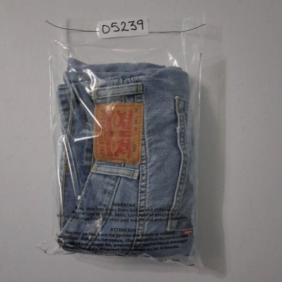 Levis Jeans Mens 38x30 Blue Denim 505 Regular Fit Water Less Stone Wash - Picture 12 of 12